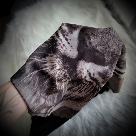 Gifted* Tiger high-low lightweight t-shirt - Picture 5 of 6